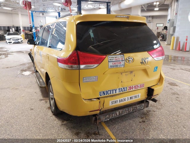 5TDKK3DC3ES485733 Toyota Sienna Le V6