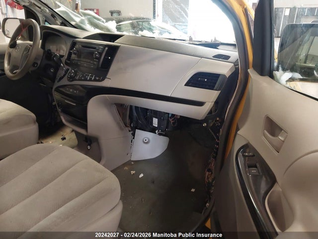 5TDKK3DC3ES485733 Toyota Sienna Le V6