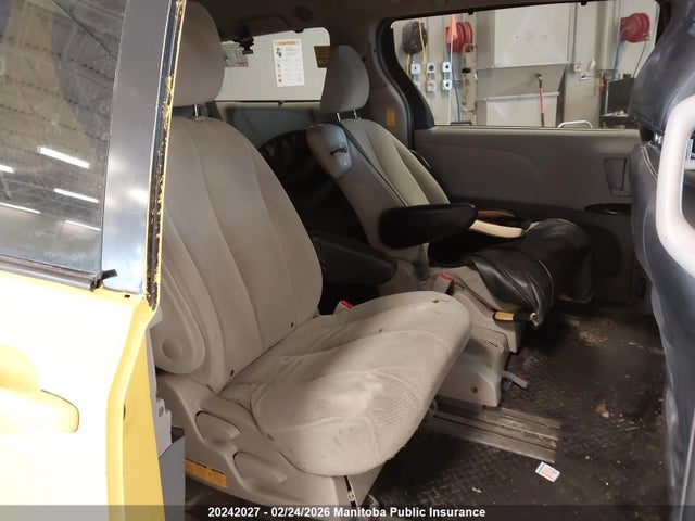 5TDKK3DC3ES485733 Toyota Sienna Le V6