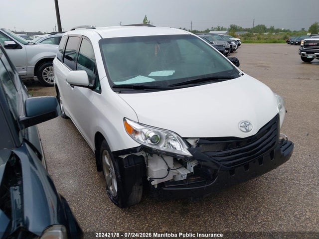 2016 Toyota Sienna Se V6 მანქანა იყიდება აუქციონზე, vin: 5TDZK3DC4GS751035, აუქციონის ნომერი: 20242178