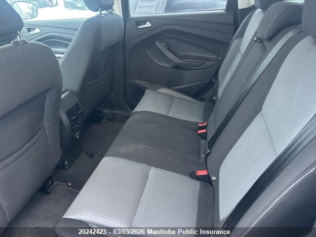 1FMCU9GDXKUB40658 Ford ESCAPE SE