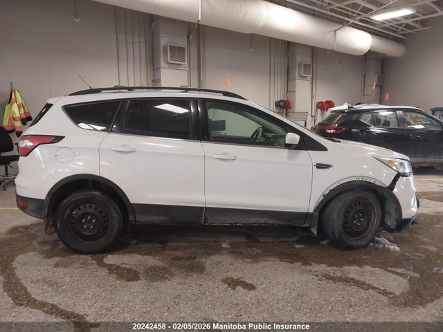 1FMCU0GD1HUA85649 Ford ESCAPE SE