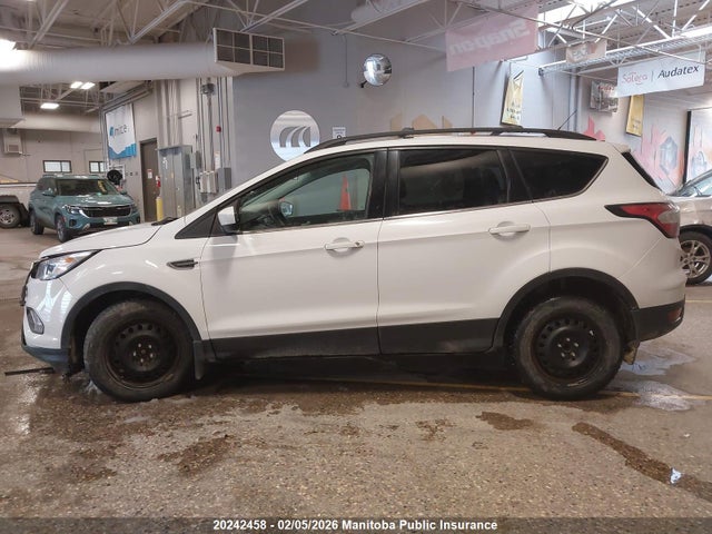 1FMCU0GD1HUA85649 Ford ESCAPE SE