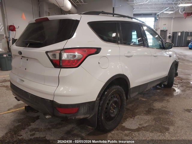 1FMCU0GD1HUA85649 Ford ESCAPE SE
