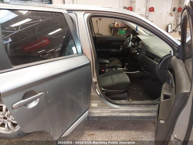 JA4AZ2A36LZ609098 Mitsubishi Outlander Es