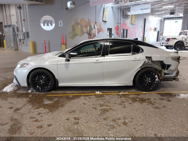 4T1K31AK3NU041160 Toyota Camry Xse Hybrid