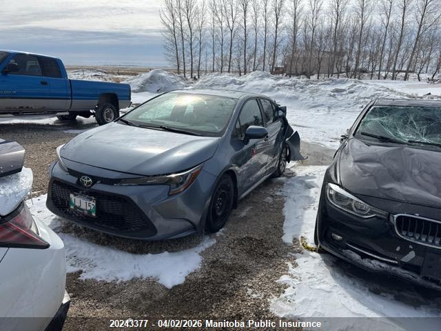 20243377 :رقم المزاد ، 5YFBPMBE9NP335176 vin ، 2022 Toyota Corolla Le مزاد بيع