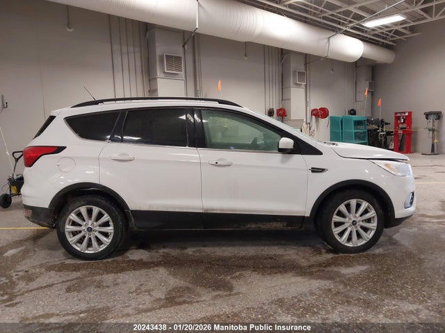 1FMCU9HDXKUB39170 Ford ESCAPE SEL
