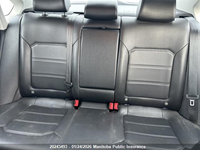 1VWBS7A37GC025875 Volkswagen Passat 1.8 Tsi