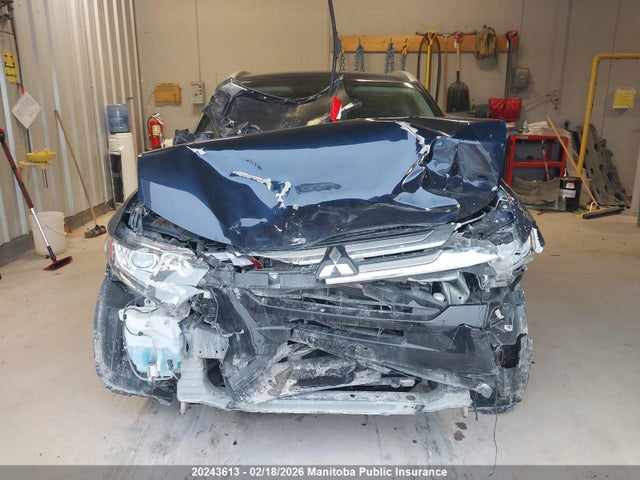 Mitsubishi Outlander Es 2018 JA4AZ2A36JZ600379 Image 12