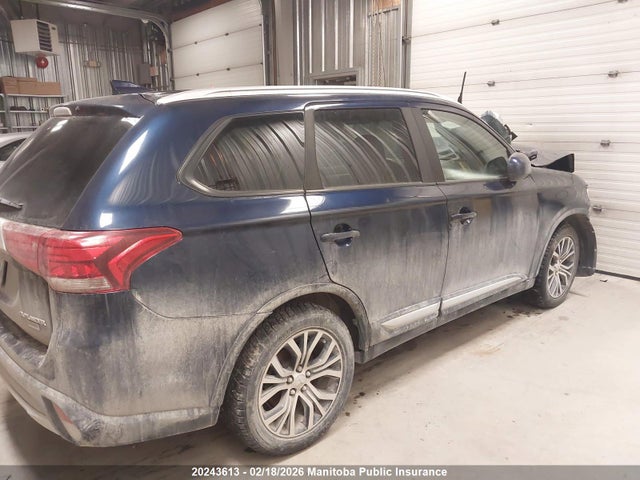 Mitsubishi Outlander Es 2018 JA4AZ2A36JZ600379 Image 13