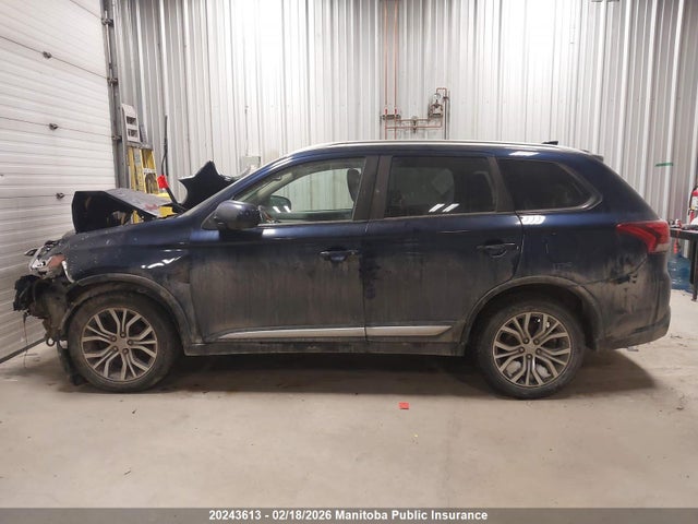 Mitsubishi Outlander Es 2018 JA4AZ2A36JZ600379 Image 14