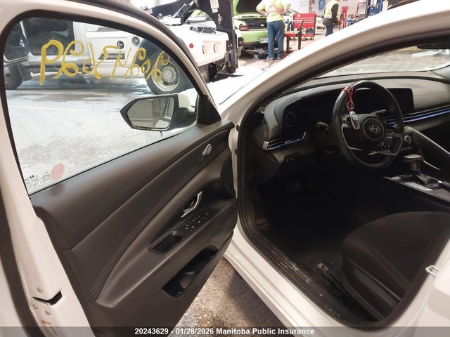 KMHLM4DGXRU666588 Hyundai Elantra Preferred