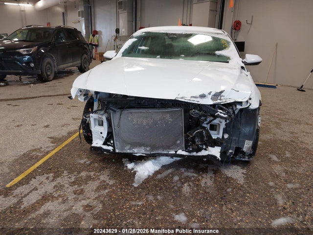 KMHLM4DGXRU666588 Hyundai Elantra Preferred