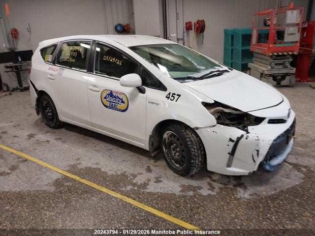 Toyota PRIUS V 2015 JTDZN3EU7FJ025955 Image 1