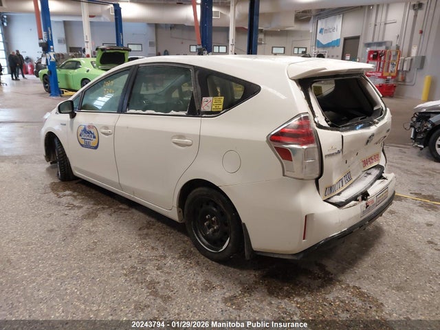Toyota PRIUS V 2015 JTDZN3EU7FJ025955 Image 3