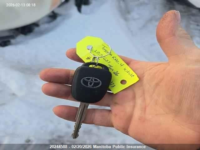 Toyota RAV4 LE 2018 2T3ZFREV2JW409323 Image 11