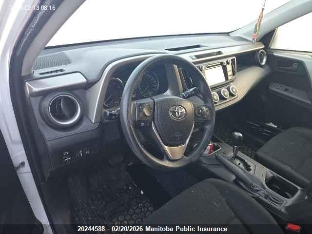 Toyota RAV4 LE 2018 2T3ZFREV2JW409323 Image 5