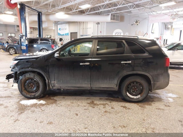 5XYKTCA6XFG562110 KIA SORENTO LX