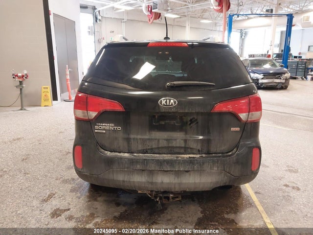 5XYKTCA6XFG562110 KIA SORENTO LX