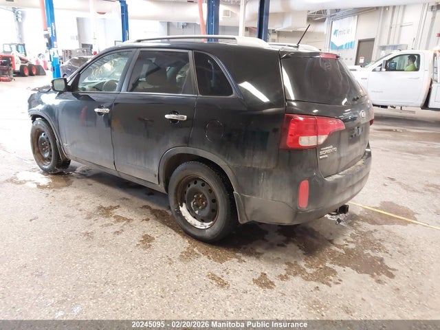5XYKTCA6XFG562110 KIA SORENTO LX