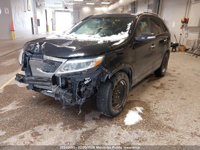 5XYKTCA6XFG562110 KIA SORENTO LX