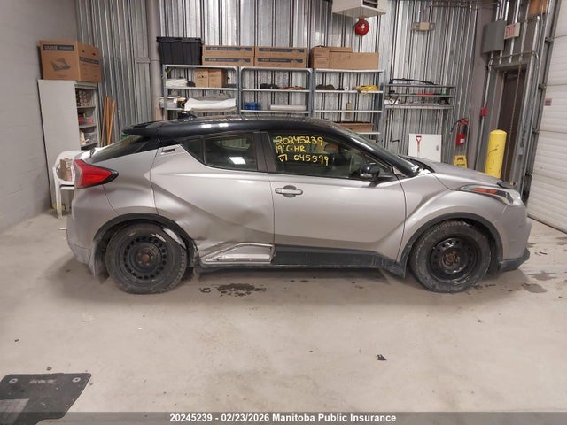 JTNKHMBX8K1045599 Toyota C-HR LE