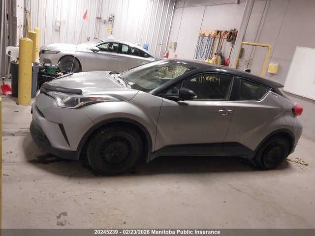 JTNKHMBX8K1045599 Toyota C-HR LE