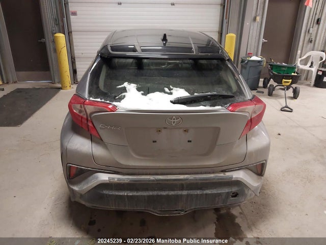 JTNKHMBX8K1045599 Toyota C-HR LE
