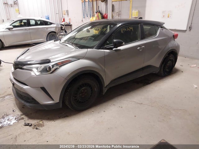 JTNKHMBX8K1045599 Toyota C-HR LE