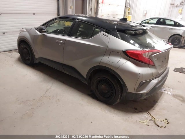 JTNKHMBX8K1045599 Toyota C-HR LE