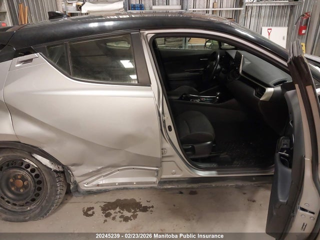 JTNKHMBX8K1045599 Toyota C-HR LE