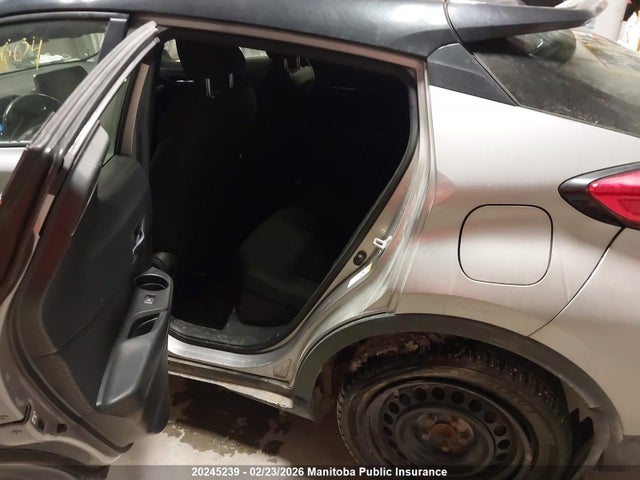 JTNKHMBX8K1045599 Toyota C-HR LE