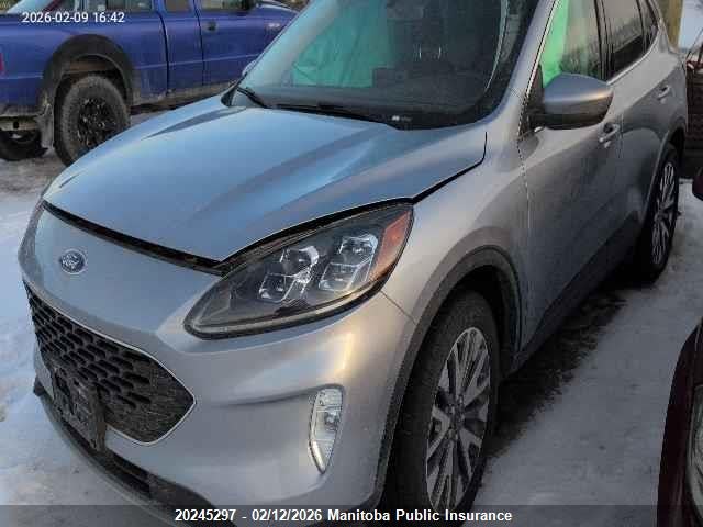 1FMCU9J95NUA68485 Ford Escape Titanium 2.0t