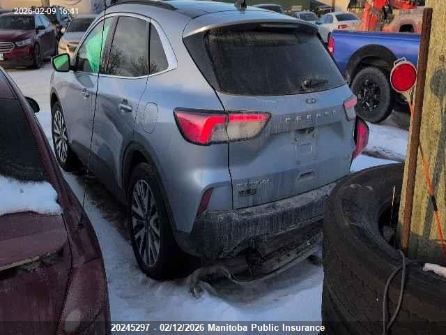 1FMCU9J95NUA68485 Ford Escape Titanium 2.0t