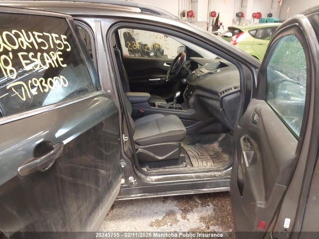 1FMCU9GD9JUC93000 Ford ESCAPE SE