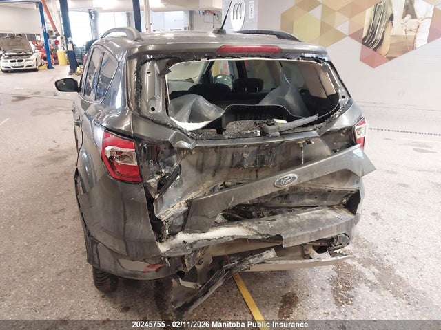 1FMCU9GD9JUC93000 Ford ESCAPE SE