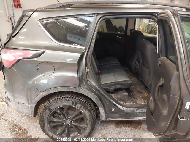 1FMCU9GD9JUC93000 Ford ESCAPE SE
