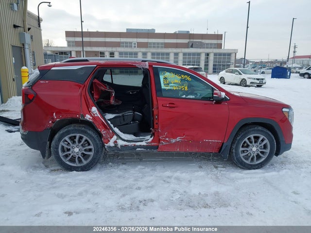 3GKALVEV8NL180758 GMC Terrain Slt