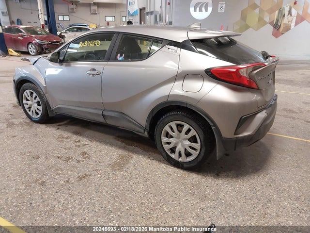 JTNKHMBXXL1064642 Toyota C-HR LE