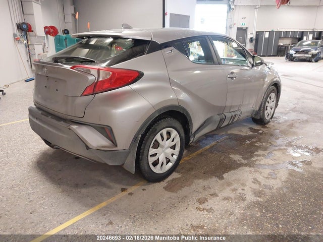 JTNKHMBXXL1064642 Toyota C-HR LE