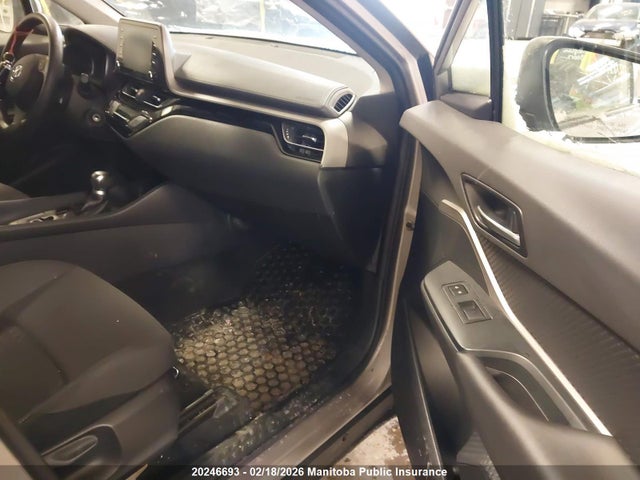 JTNKHMBXXL1064642 Toyota C-HR LE