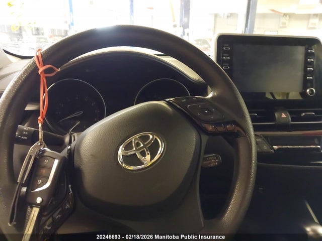 JTNKHMBXXL1064642 Toyota C-HR LE