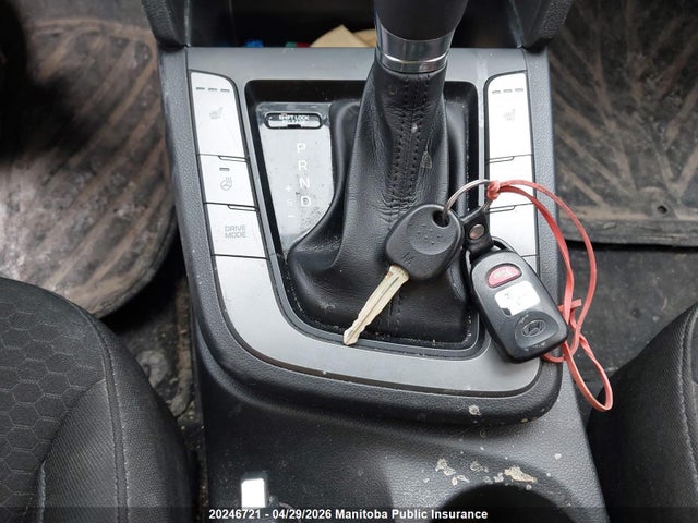 2020 Hyundai Elantra Essential მანქანა იყიდება აუქციონზე, vin: KMHD84LF0LU994370, აუქციონის ნომერი: 20246721