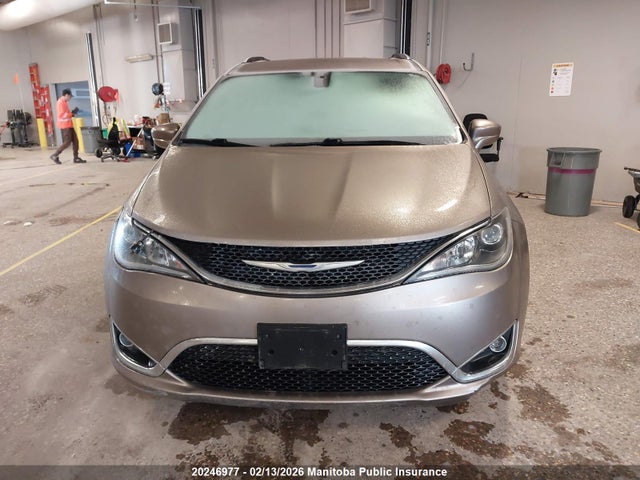 Chrysler Pacifica Limited 2017 2C4RC1EG9HR633091 Image 12