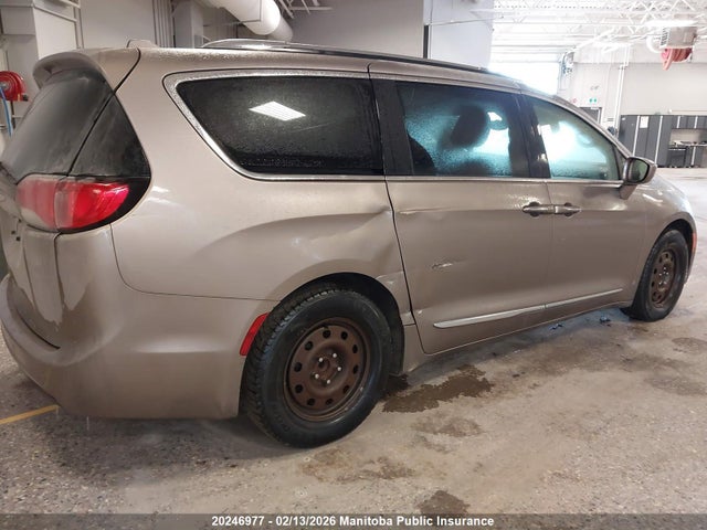 Chrysler Pacifica Limited 2017 2C4RC1EG9HR633091 Image 6