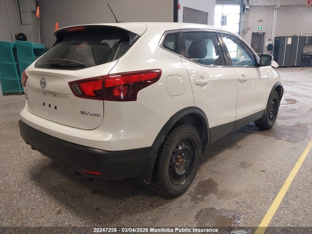 JN1BJ1CR3HW102992 Nissan Qashqai Sv
