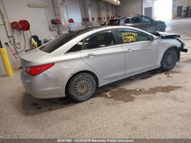 20247489 :رقم المزاد ، 5NPEC4AB2CH432049 vin ، 2012 Hyundai Sonata 2.0t Limited مزاد بيع