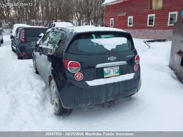 1G1JC6SH8F4118521 Chevrolet SONIC LT