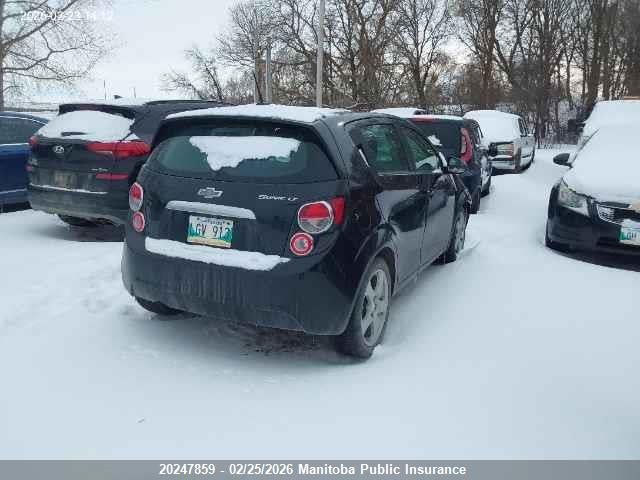 1G1JC6SH8F4118521 Chevrolet SONIC LT